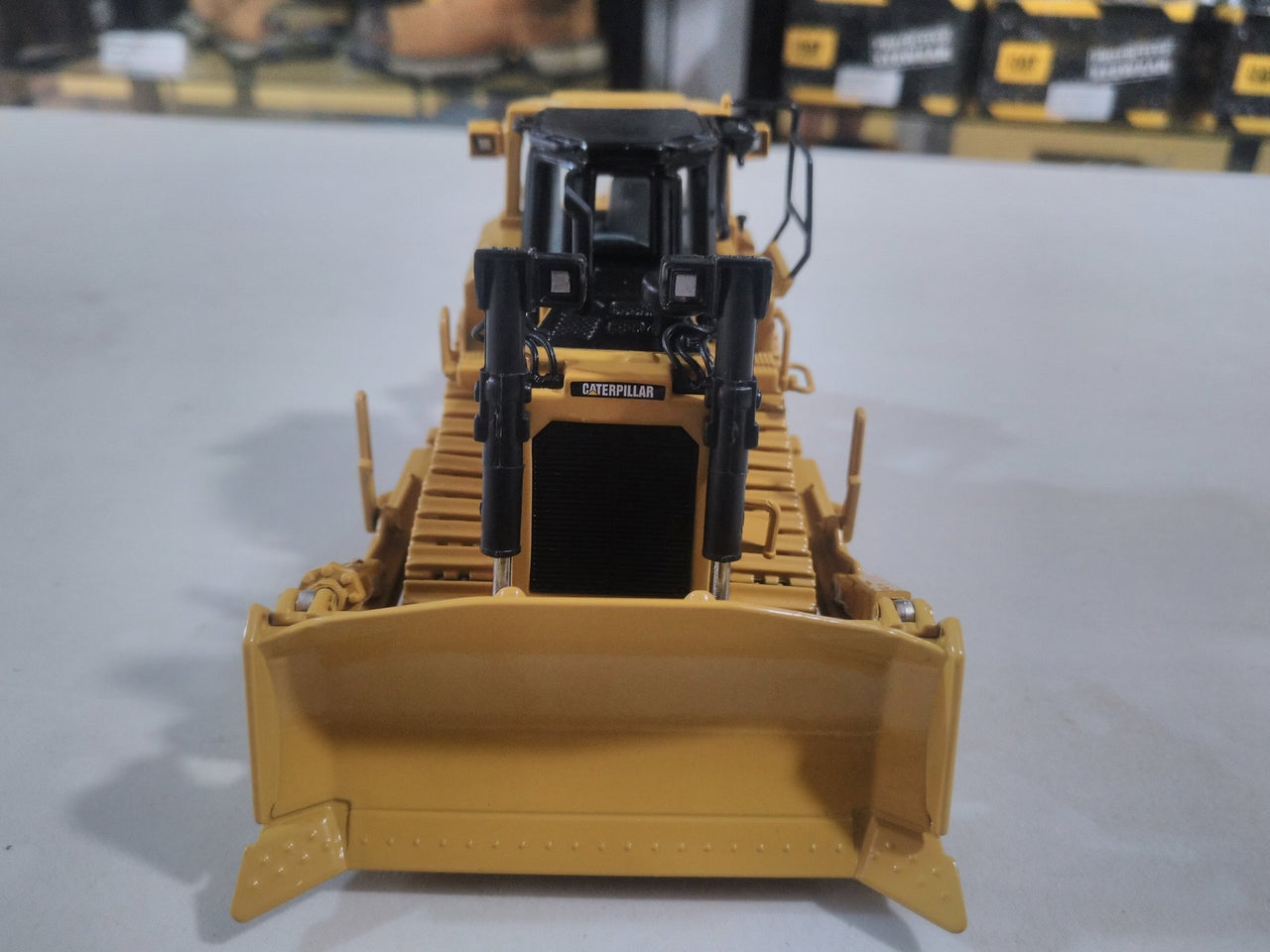 Tractor de Orugas  D8T Escala 1:50 (Modelo Descontinuado)