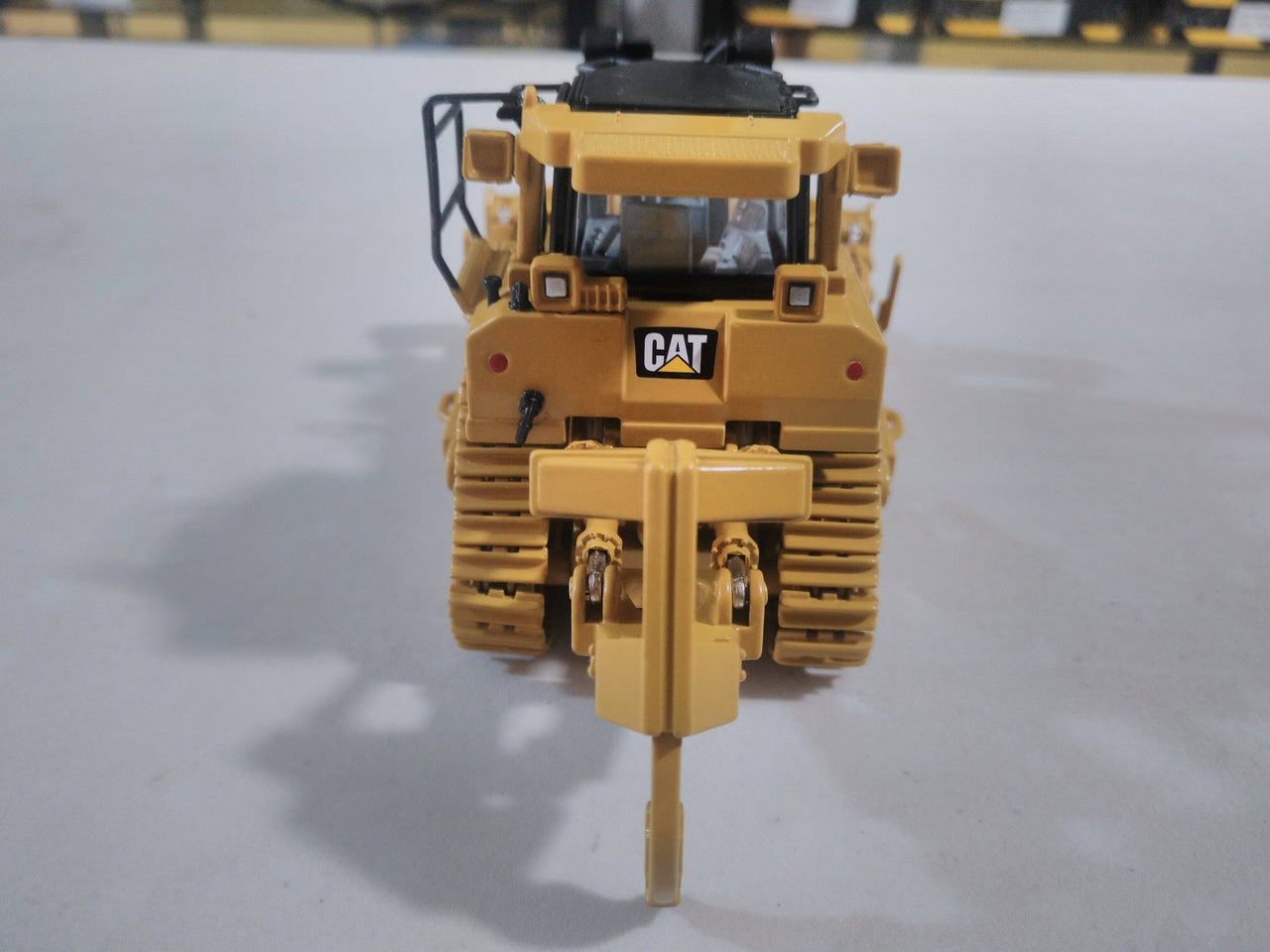 Tractor de Orugas  D8T Escala 1:50 (Modelo Descontinuado)
