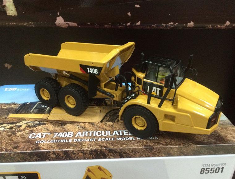 85501 Camión Articulado Cat 740B Escala 1:50