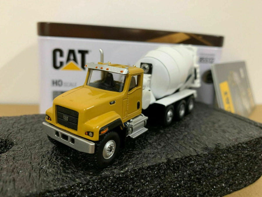 Mezcladora De Concreto Caterpillar CT681 Escala 1:87