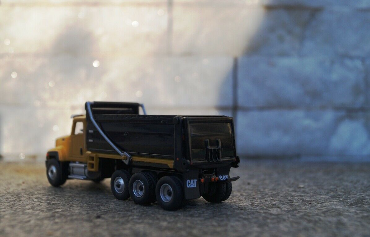 Volquete  CT681 Escala 1:87 (Modelo Descontinuado)