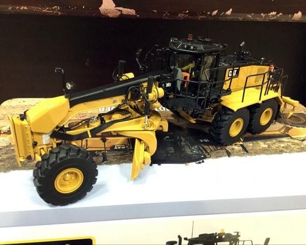 85521 Motoniveladora Caterpillar 18M3 Escala 1:50 - KATZER