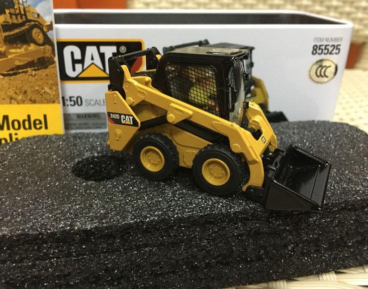 85525 Minicargador Caterpillar 242D Escala 1:50 - KATZER