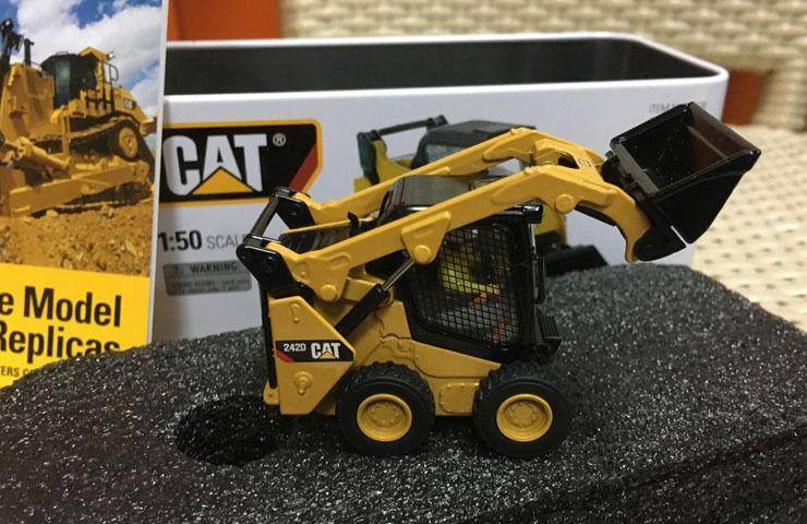 85525 Minicargador Caterpillar 242D Escala 1:50 - KATZER