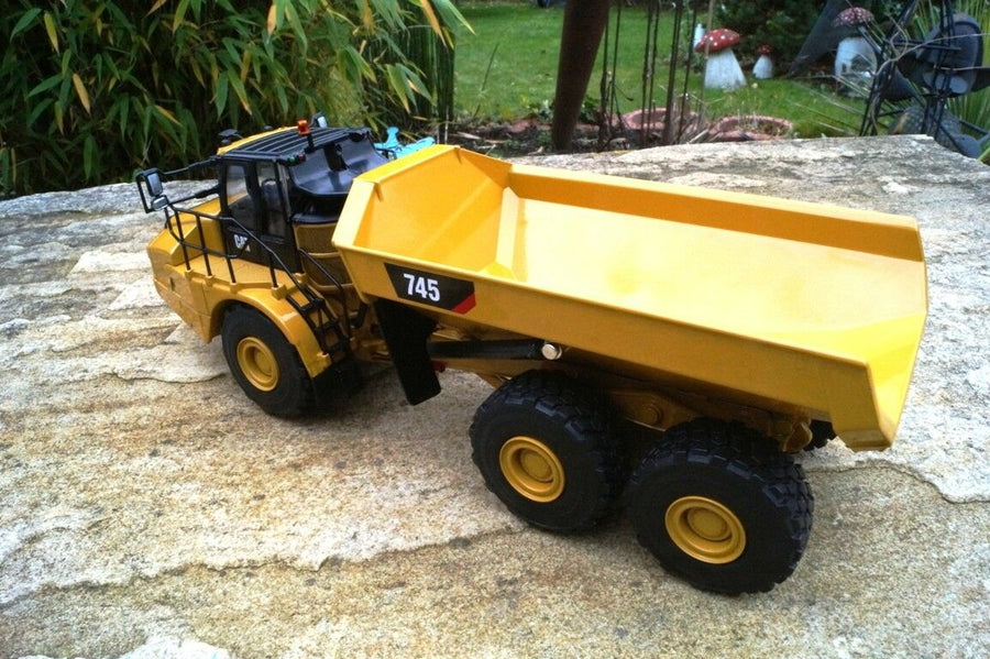 85528 Camión Articulado Cat 745 Escala 1:50 - KATZER