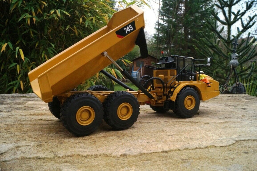 85528 Camión Articulado Cat 745 Escala 1:50 - KATZER