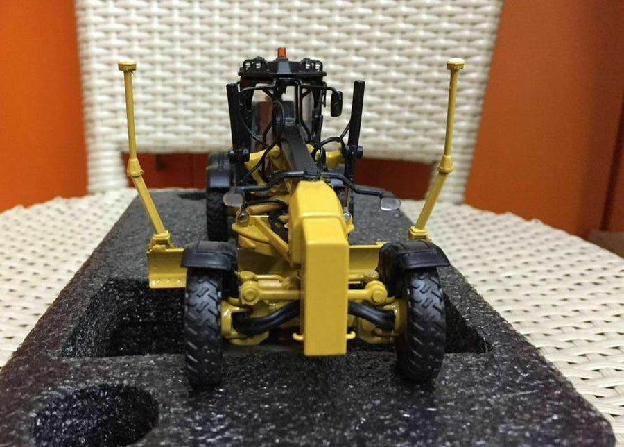 85544 Motoniveladora Cat 140M3 Escala 1:50 (Modelo Descontinuado) - KATZER