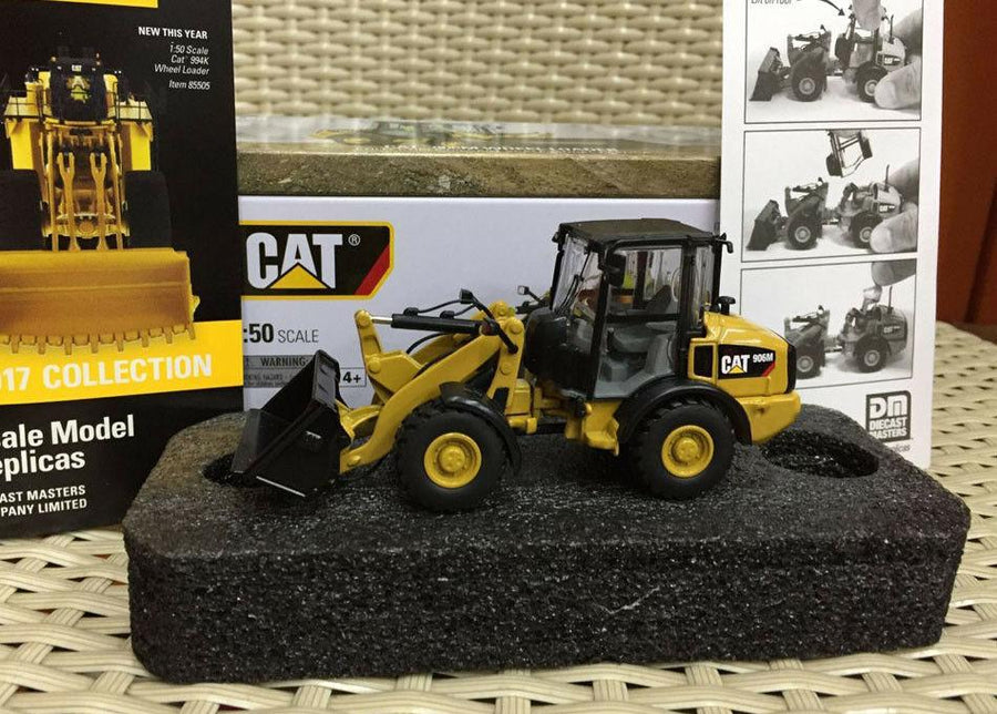 85557 Cargador De Ruedas Cat 906M Escala 1:50 - KATZER