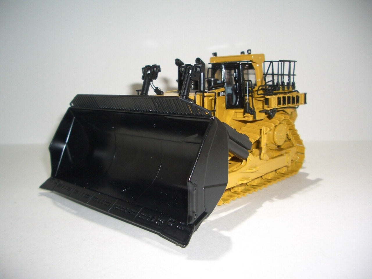 85567 Tractor de Orugas Cat D11T Escala 1:50 - KATZER