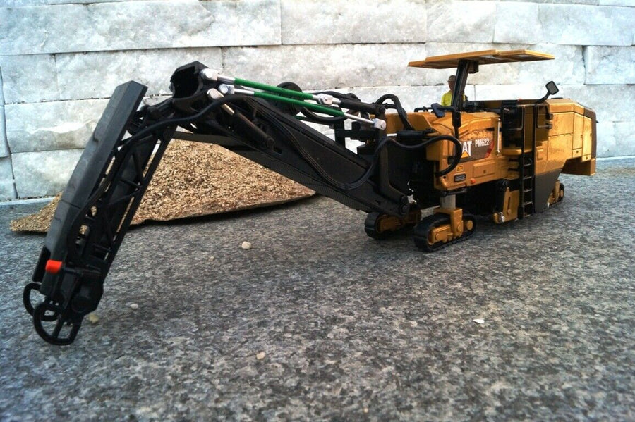 85587 Perfiladora De Pavimento Cat PM622 Escala 1:50 - KATZER