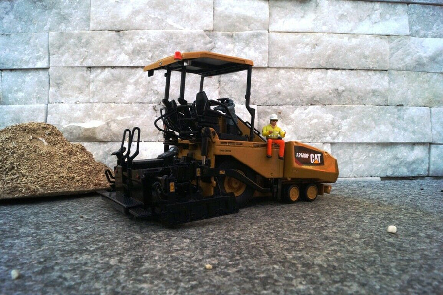 85591 Asfaltadora Cat AP600F Escala 1:50 - KATZER