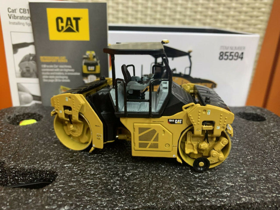 85594 Rodillo Compactador Caterpillar CB-13 Escala 1:50 - KATZER