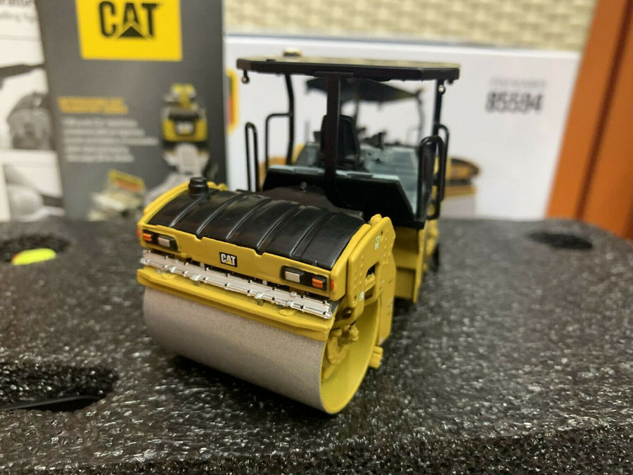 85594 Rodillo Compactador Caterpillar CB-13 Escala 1:50 - KATZER