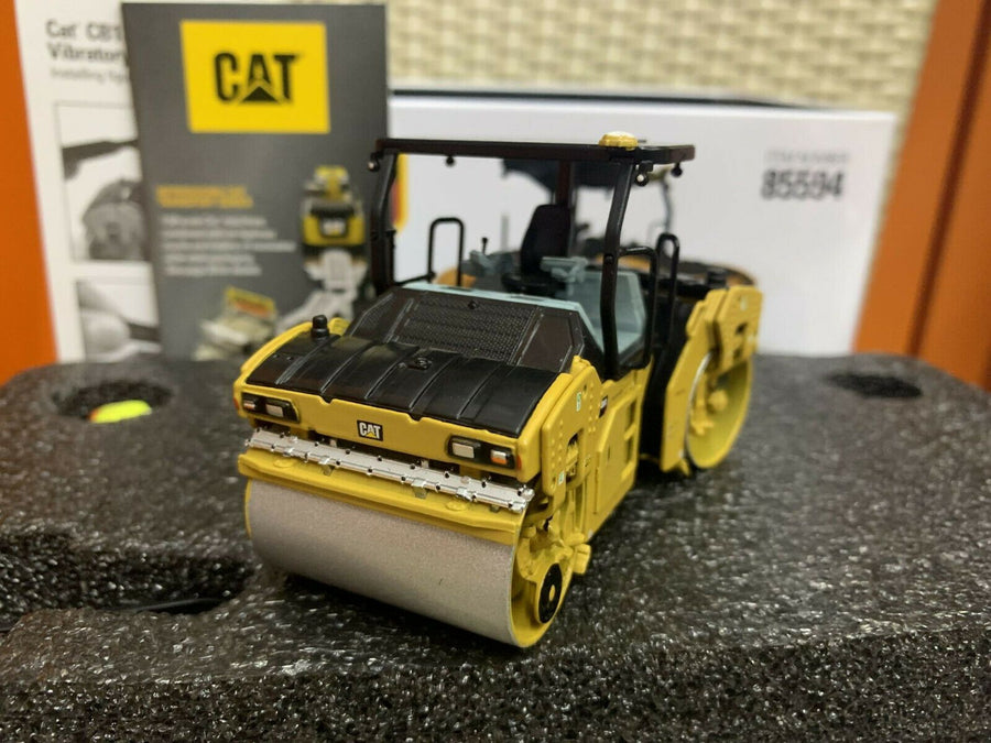 85594 Rodillo Compactador Caterpillar CB-13 Escala 1:50 - KATZER