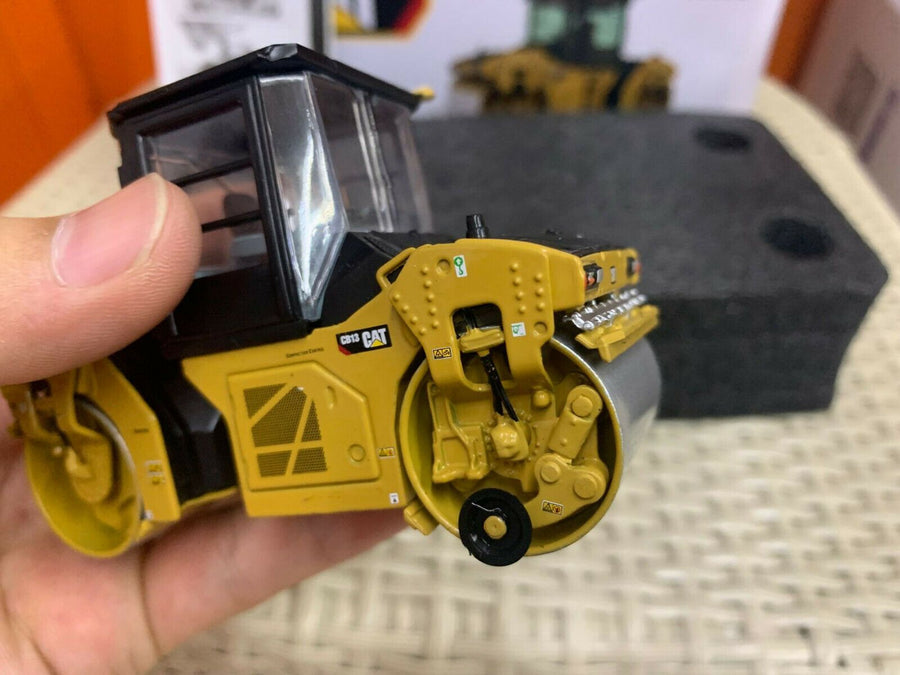 85595 Rodillo Compactador Cat CB-13 Escala 1:50 - KATZER
