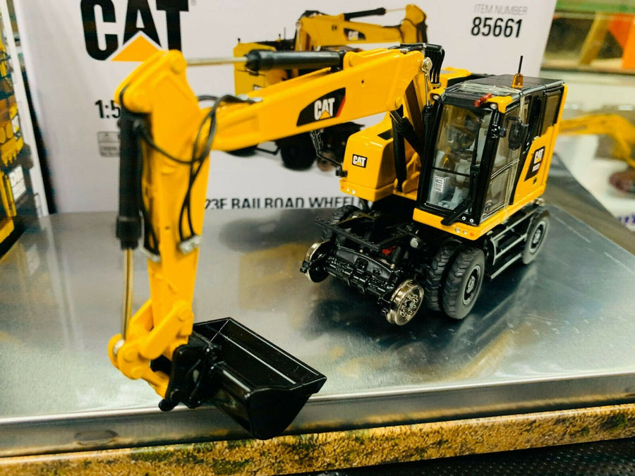 85661 Excavadora De Ruedas M323F Caterpillar Escala 1:50 - KATZER