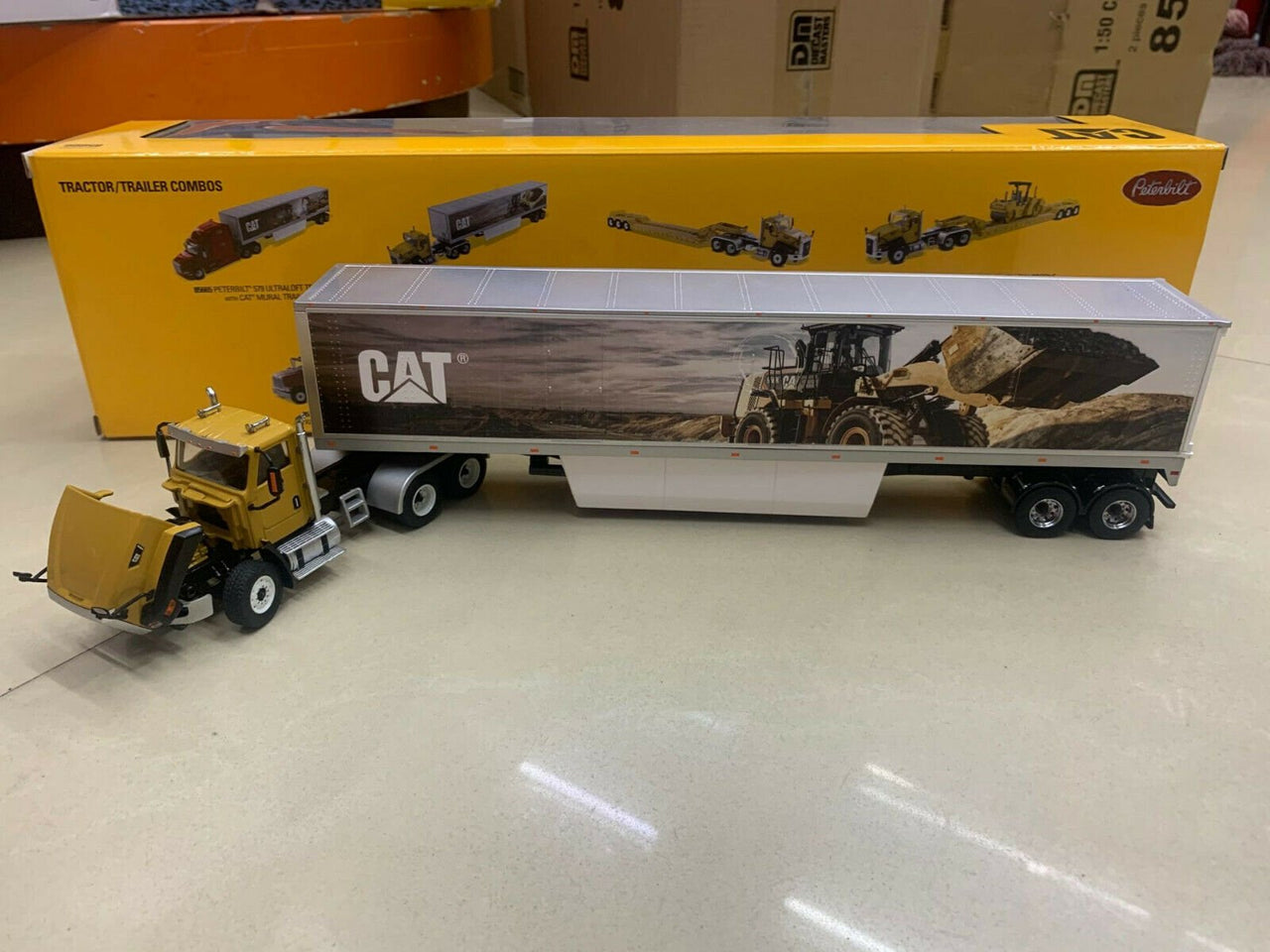 85666 Trailer Caterpillar CT660 Escala 1:50 - KATZER