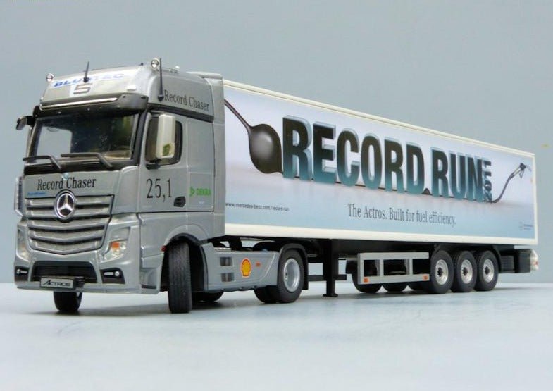 862-03 Tráiler Mercedes Benz FH25 Record Run Escala 1:50 (Modelo Descontinuado) - KATZER