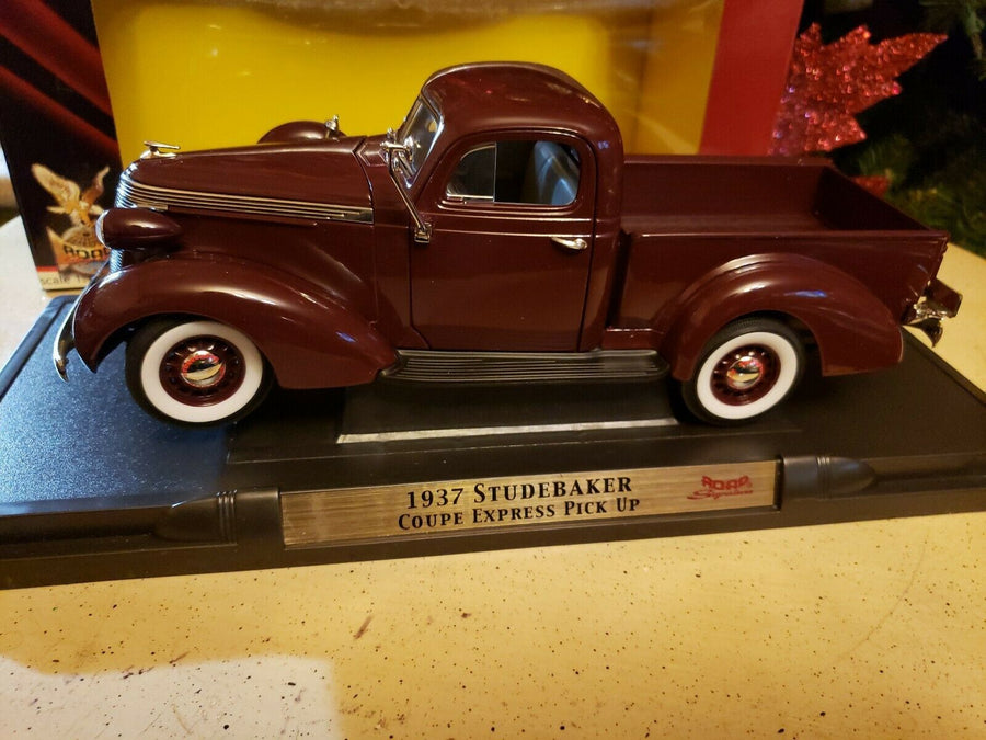 92458 Camioneta Studebaker Coupe Express Pick Up Año 1937 Escala 1:18 (Road Signature Collection) - KATZER
