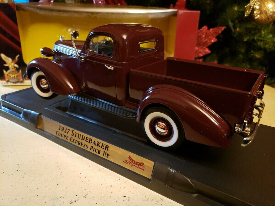 92458 Camioneta Studebaker Coupe Express Pick Up Año 1937 Escala 1:18 (Road Signature Collection) - KATZER