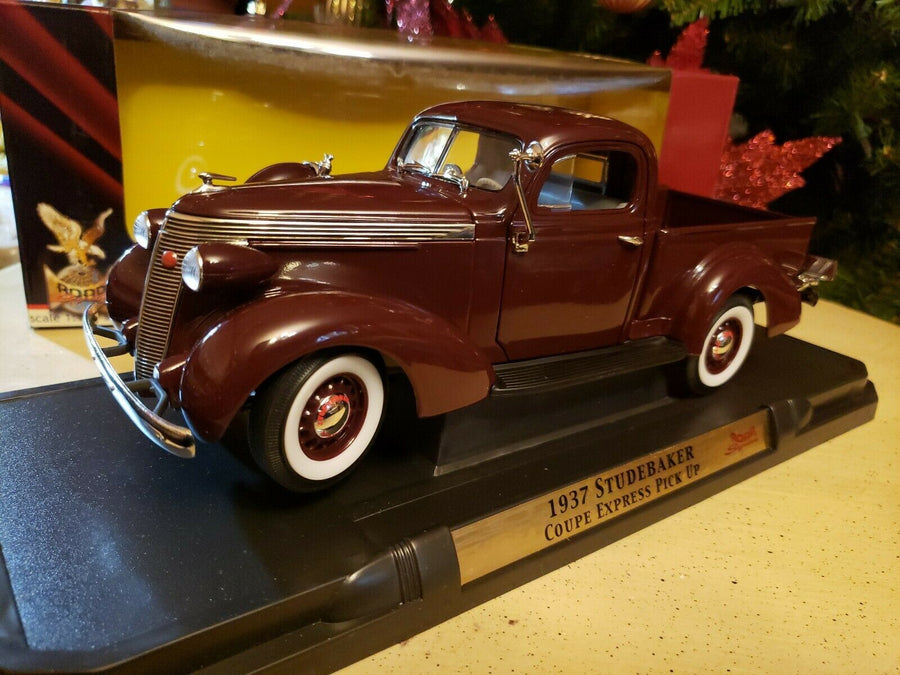 92458 Camioneta Studebaker Coupe Express Pick Up Año 1937 Escala 1:18 (Road Signature Collection) - KATZER