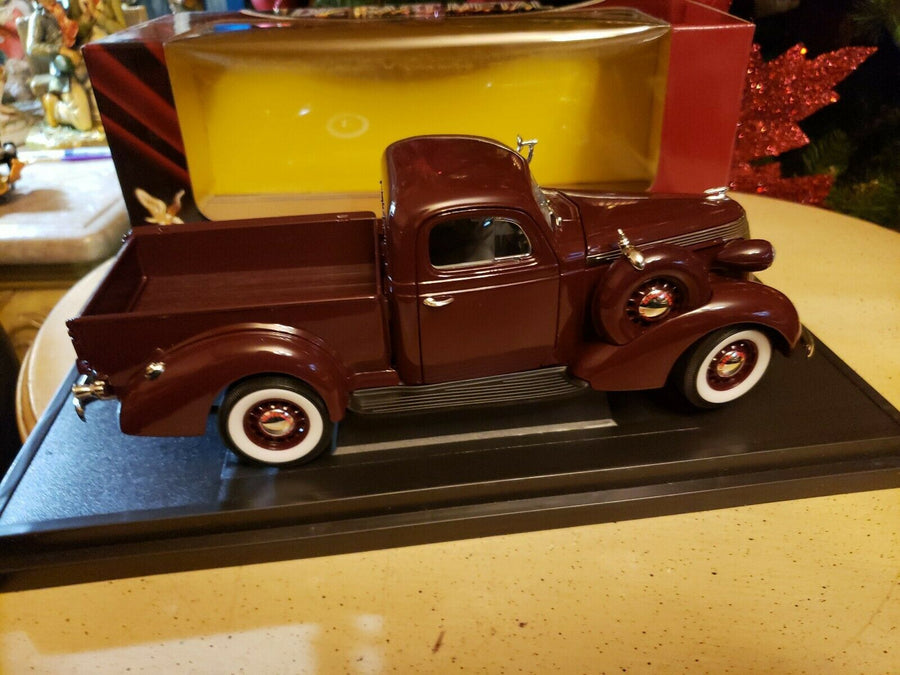 92458 Camioneta Studebaker Coupe Express Pick Up Año 1937 Escala 1:18 (Road Signature Collection) - KATZER