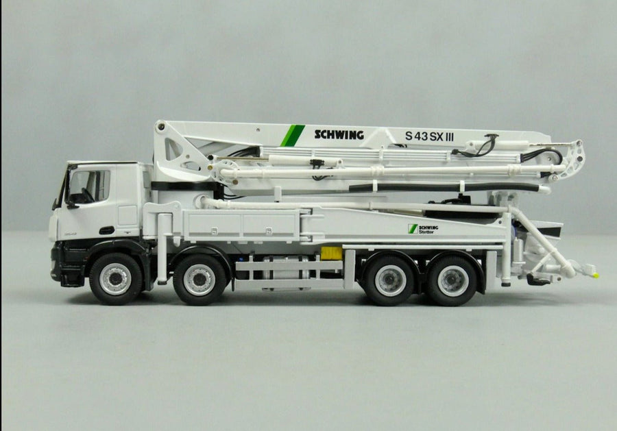 951 Camión Mercedes-Benz Arocs con Bomba de Hormigón Schwing S 43 SX III Escala 1:50 - KATZER