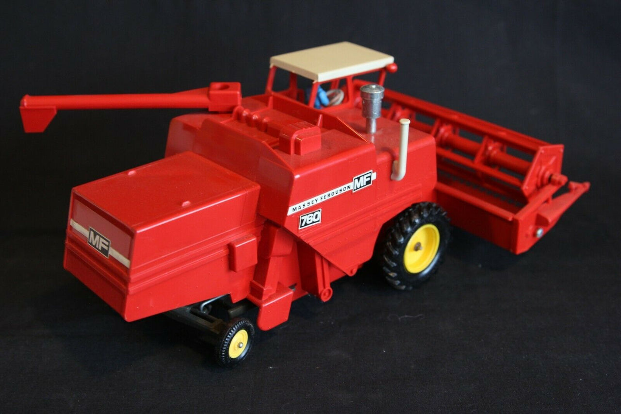 9570 Cosechadora Massey Ferguson 760 Escala 1:32 (Modelo Descontinuado) - KATZER