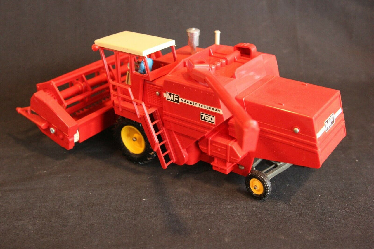 9570 Cosechadora Massey Ferguson 760 Escala 1:32 (Modelo Descontinuado) - KATZER