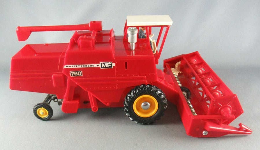 9570 Cosechadora Massey Ferguson 760 Escala 1:32 (Modelo Descontinuado) - KATZER