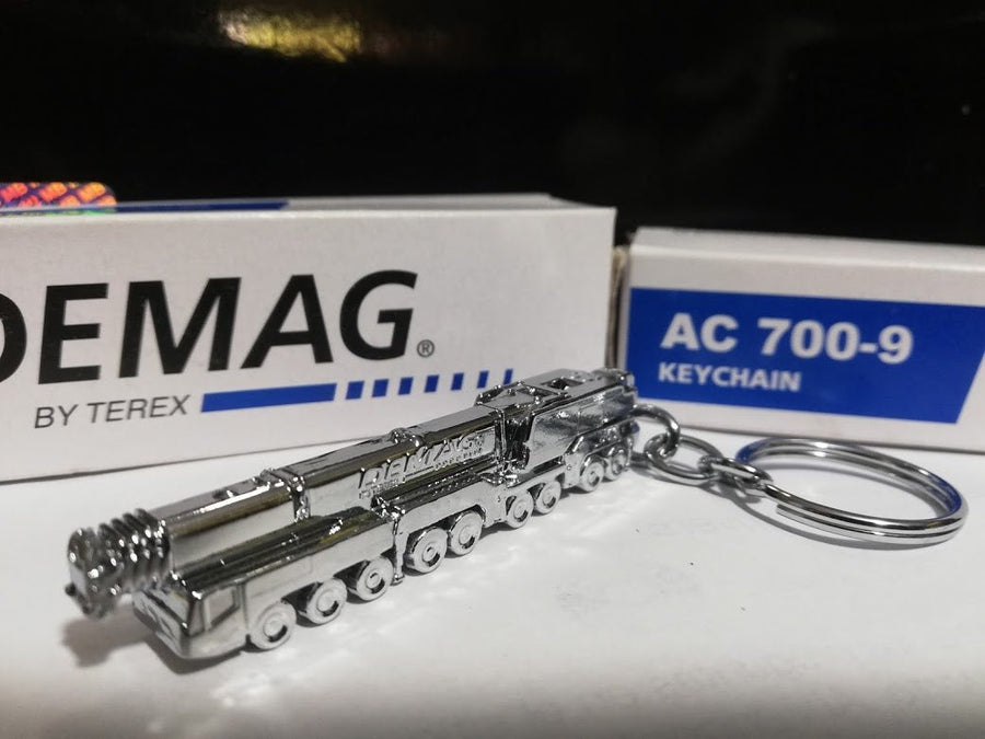99-10105 Llavero de Grúa Móvil Demag AC700-9 - KATZER