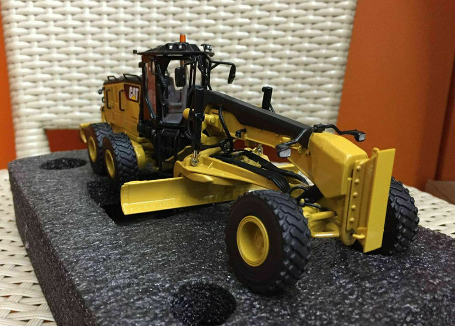 Motoniveladora  14M Escala 1:50 (Modelo Descontinuado)