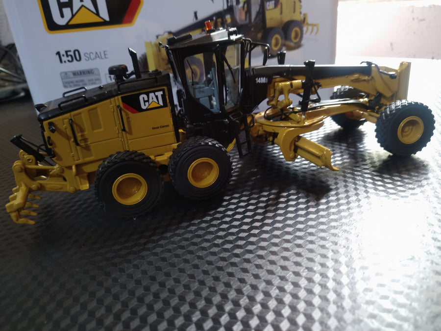 Motoniveladora  14M3 Escala 1:50 (Modelo Descontinuado)