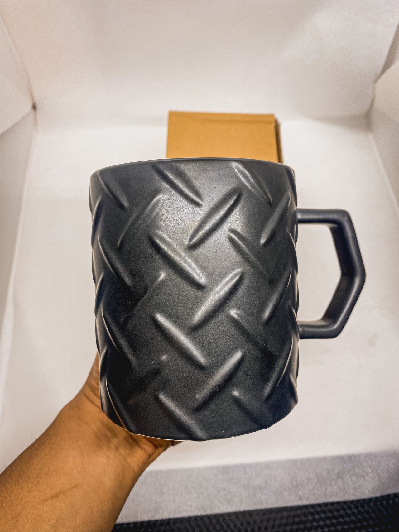 Taza con Textura de Diamante Negro Mate