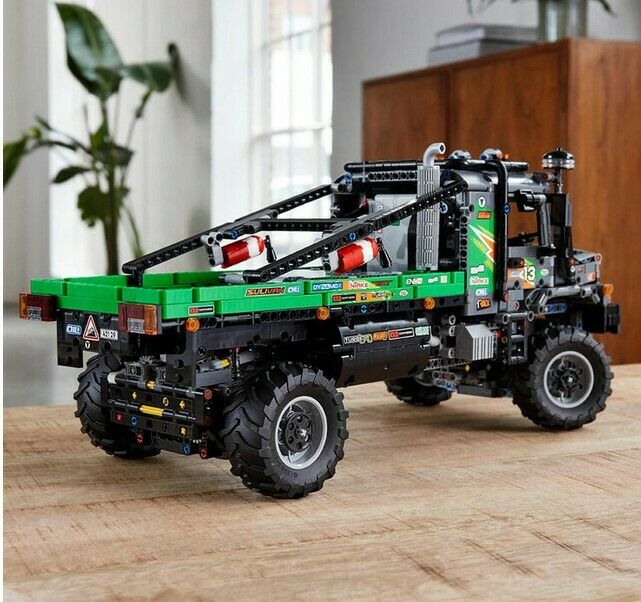LEGO Technic Camión Mercedes Benz Zetros (2110 Piezas)