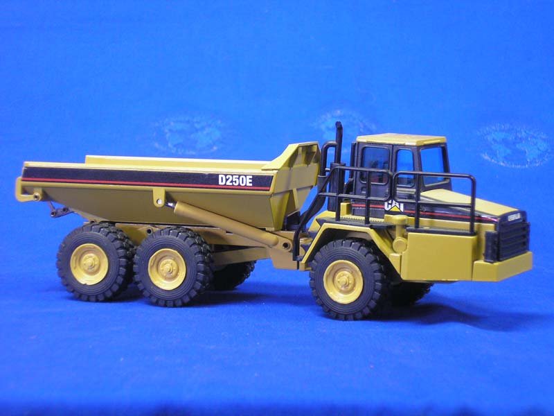 Camión Articulado D250E Escala 1:50 (Modelo Descontinuado) - KATZER