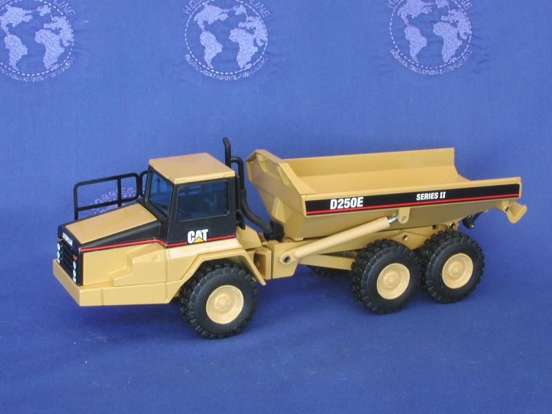 Camión Articulado D250E Series 2 Escala 1:50 (Modelo Descontinuado) - KATZER