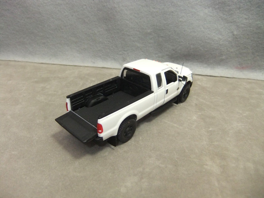 Camioneta Pickup Ford F250 XLT Con Cabina Super Crew Blanca Escala 1:50 (Modelo Descontinuado) - KATZER