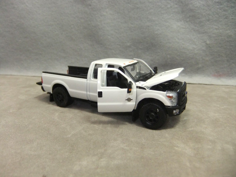 Camioneta Pickup Ford F250 XLT Con Cabina Super Crew Blanca Escala 1:50 (Modelo Descontinuado) - KATZER