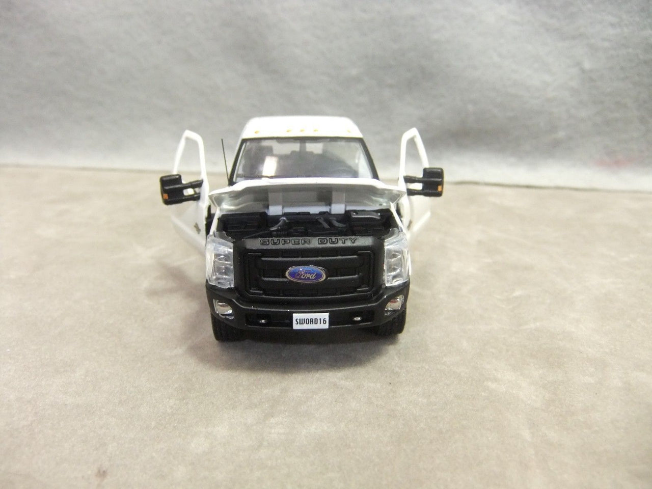 Camioneta Pickup Ford F250 XLT Con Cabina Super Crew Blanca Escala 1:50 (Modelo Descontinuado) - KATZER