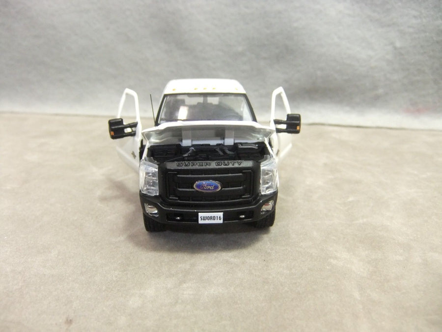 Camioneta Pickup Ford F250 XLT Con Cabina Super Crew Blanca Escala 1:50 (Modelo Descontinuado) - KATZER
