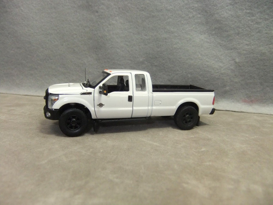 Camioneta Pickup Ford F250 XLT Con Cabina Super Crew Blanca Escala 1:50 (Modelo Descontinuado) - KATZER