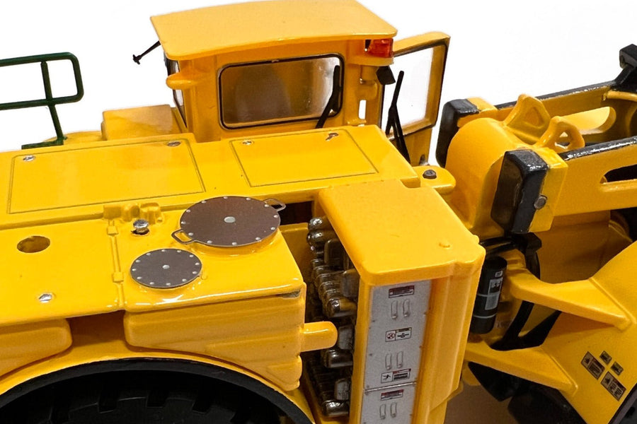 Cargador De Bajo Perfil Komatsu WX22H Escala 1:50 - KATZER