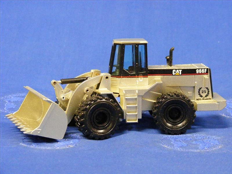 Cargador De Ruedas 966F 25 Años MXN Escala 1:50 (Modelo Descontinuado) - KATZER