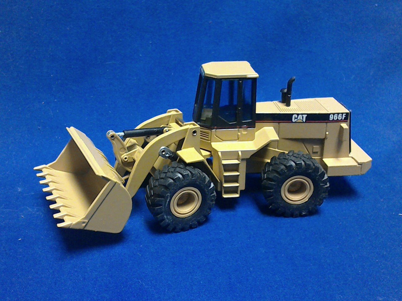 Cargador De Ruedas 966F Escala 1:50 (Modelo Descontinuado) - KATZER