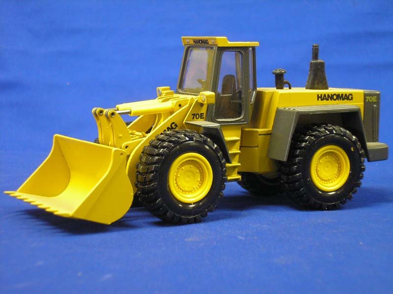 Cargador De Ruedas Hanomag 70E Escala 1:50 (Modelo Descontinuado) - KATZER