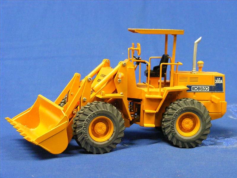Cargador De Ruedas Kobelco LK300A Escala 1:30 (Modelo Descontinuado) - KATZER