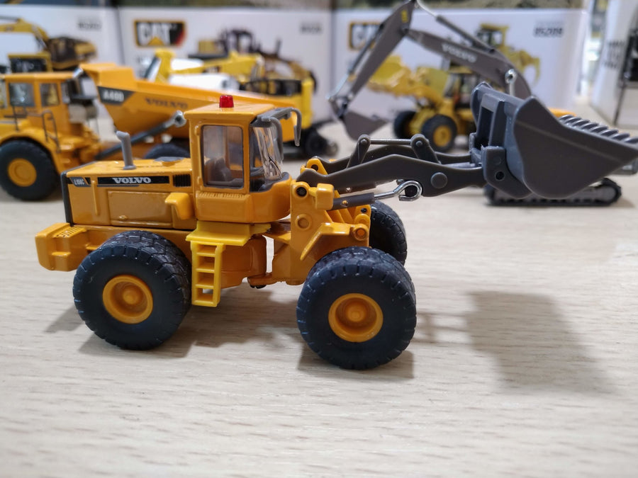 Cargador de Ruedas Volvo L150C Escala 1:87 (Modelo Descontinuado) - KATZER