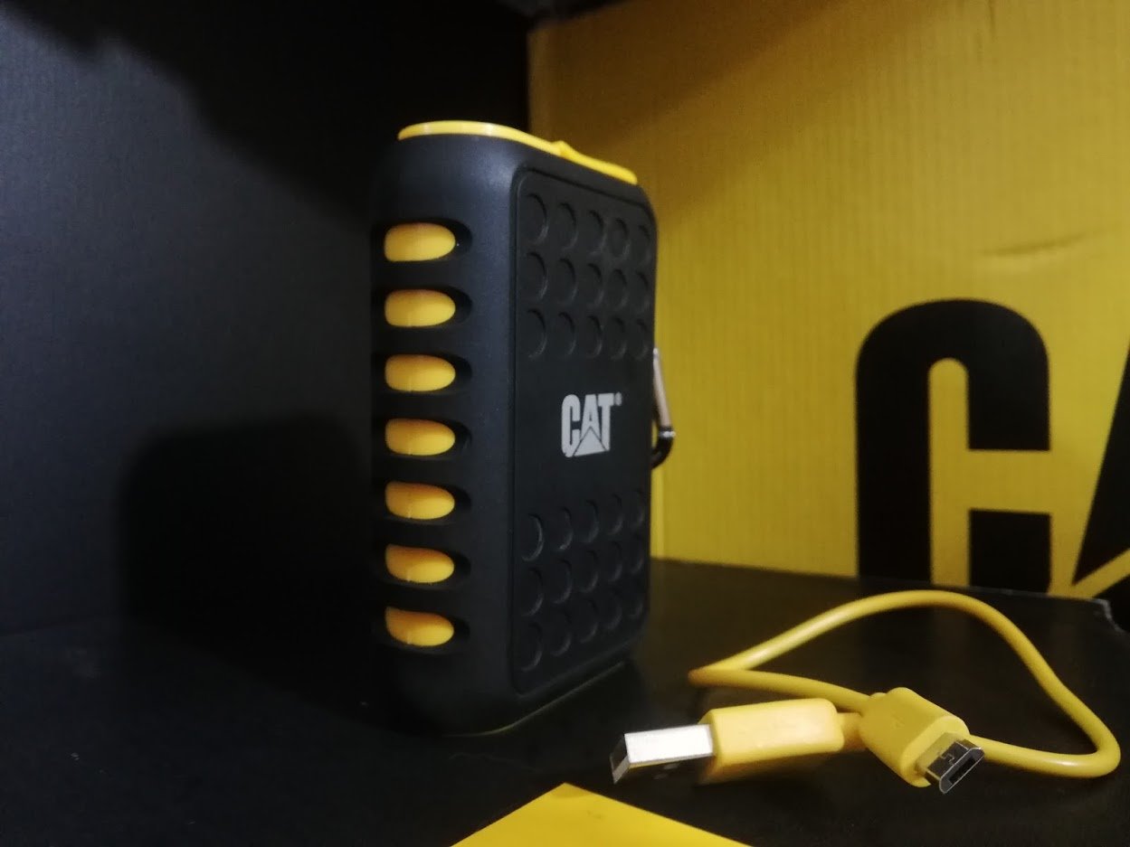Cargador Portátil Cat Active Urban Powerbank de 10.000 mAh. con Tecnología Militar IP65 - KATZER