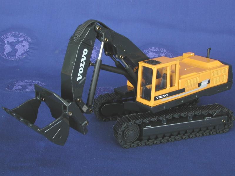 Excavadora De Orugas Volvo EC650 Escala 1:50 (Modelo Descontinuado) - KATZER